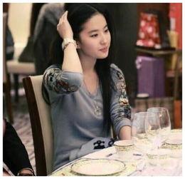 山村女孩马百娟娱乐吃瓜,山村女孩马百娟的娱乐吃瓜日常